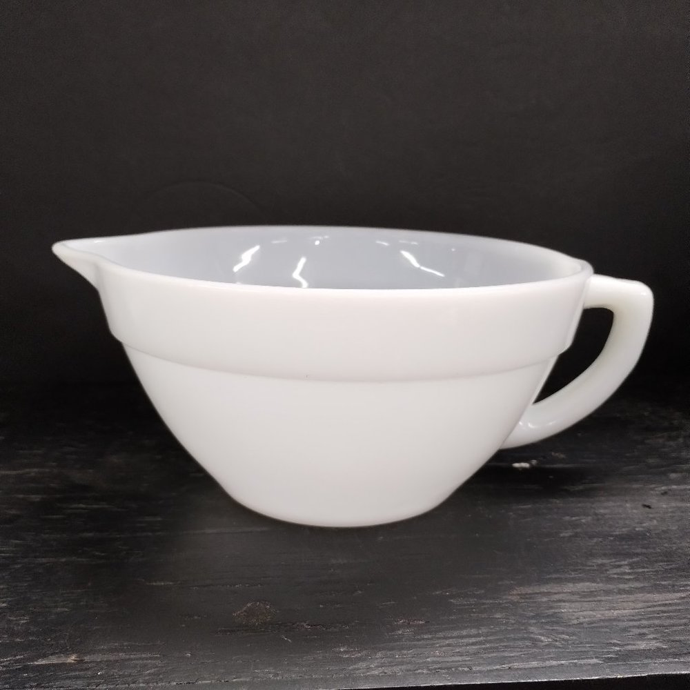 Fire King White Mixing Bowl with handle and spout #10